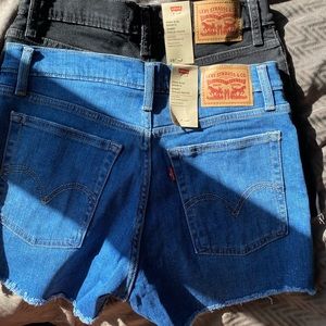 BNWT pairs of Levis shorts size 28